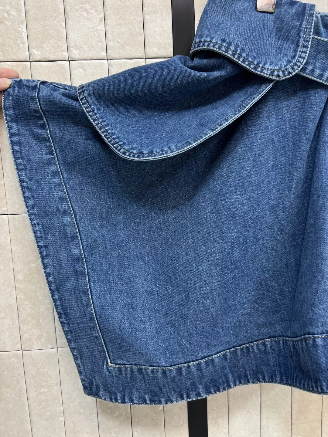 로에베 언밸런스 워싱 데님 스커트 상세 이미지 4