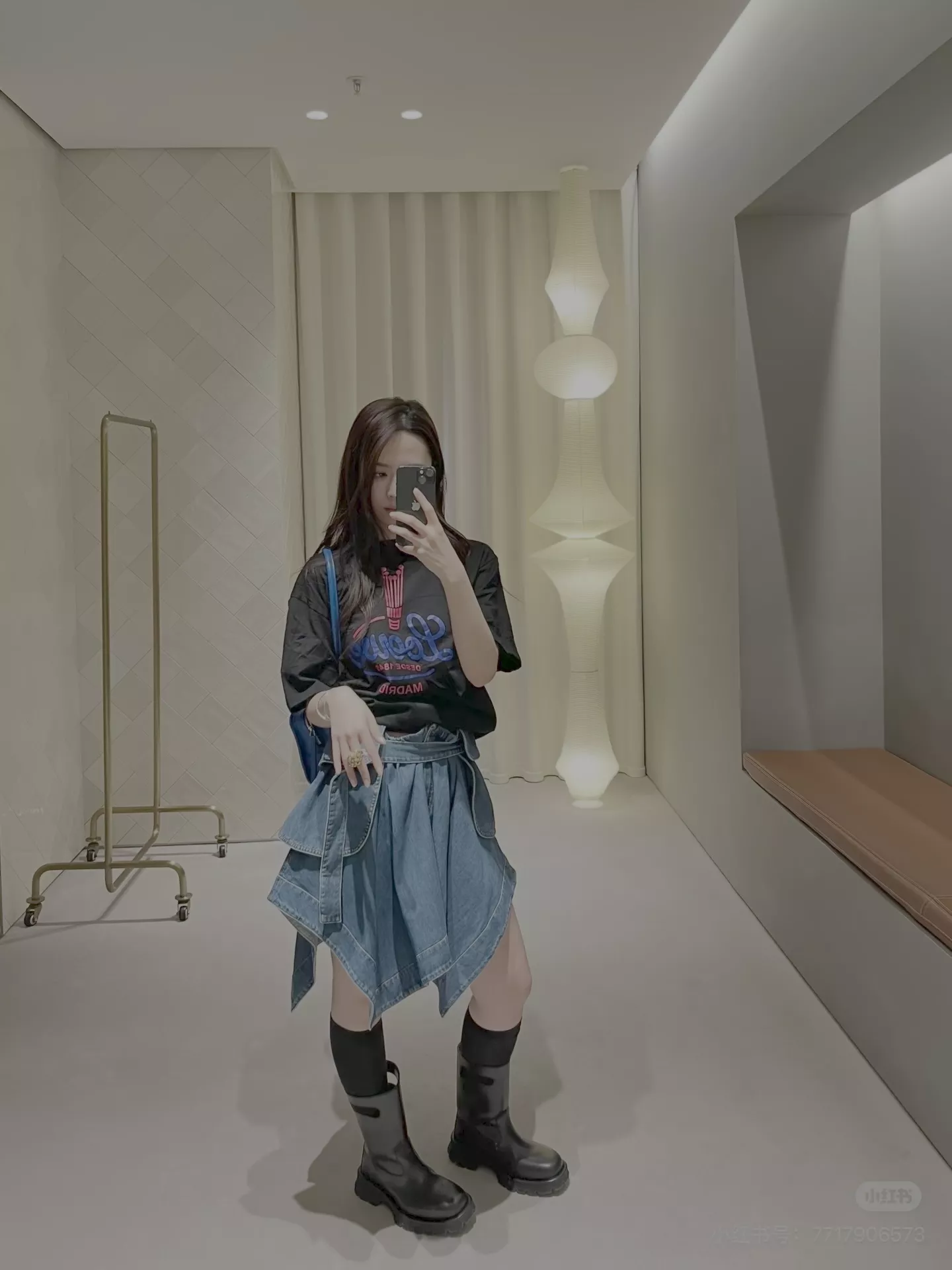 로에베 언밸런스 워싱 데님 스커트 상세 이미지 38