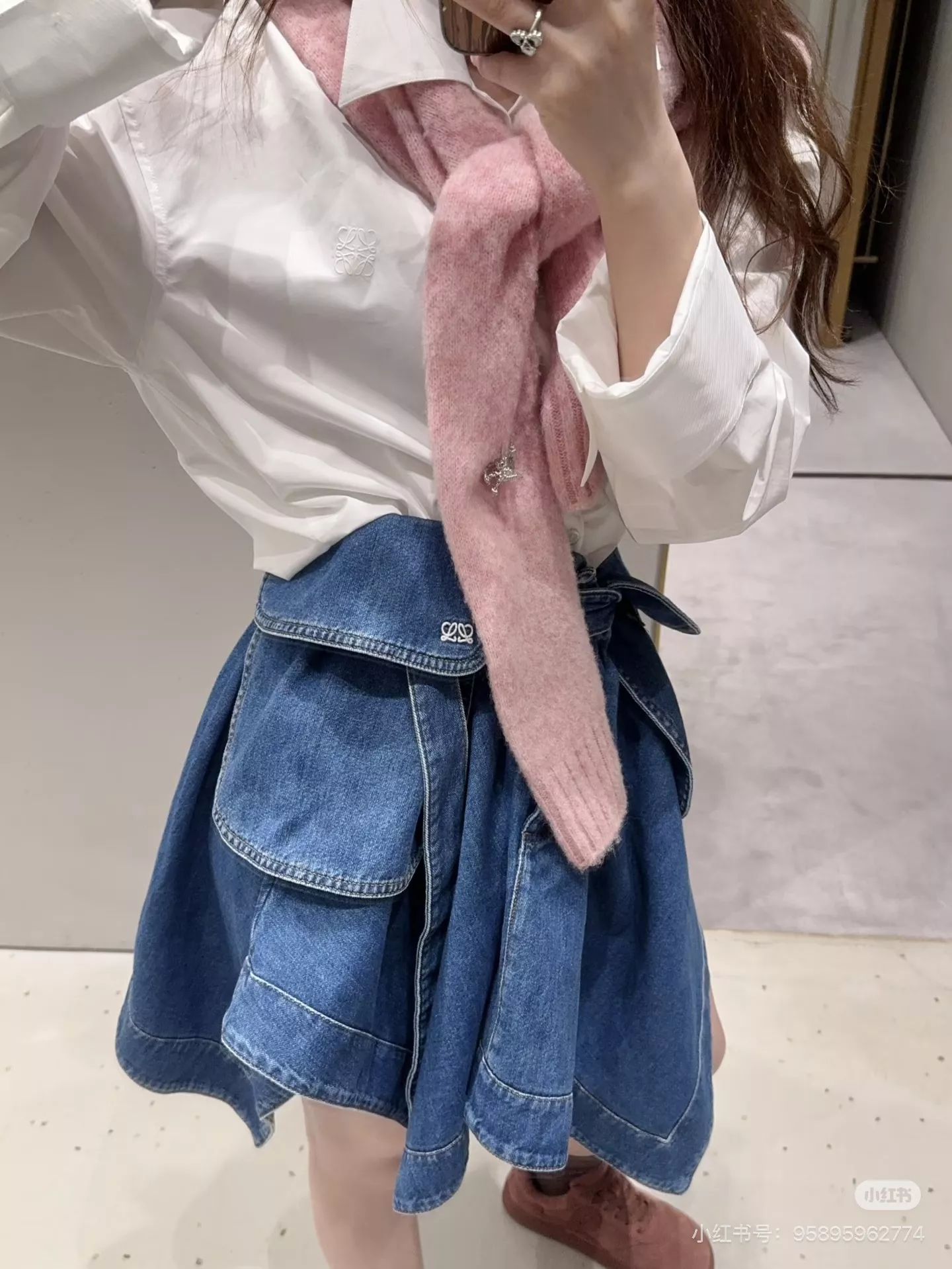 로에베 언밸런스 워싱 데님 스커트 상세 이미지 31