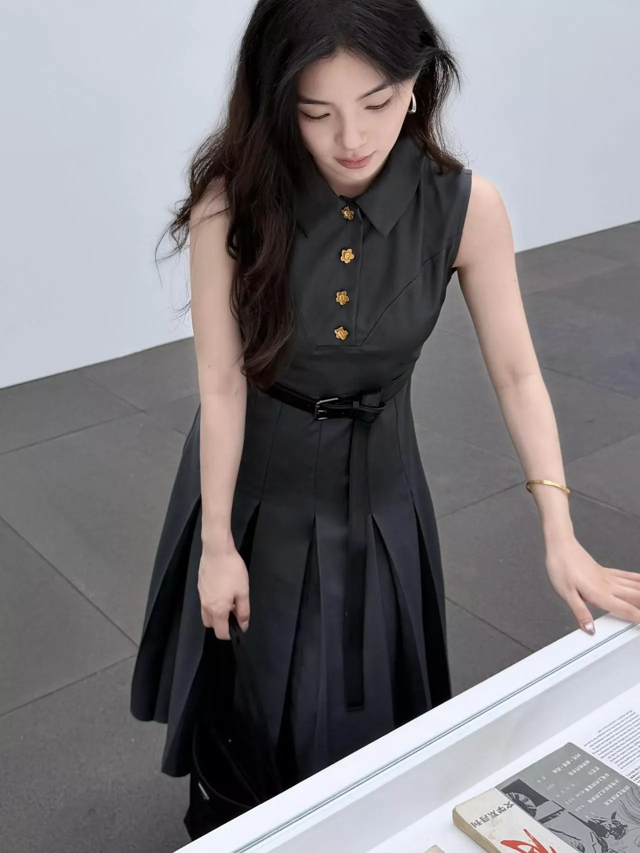 디올 플리츠 카라 민소매 원피스 상세 이미지 11