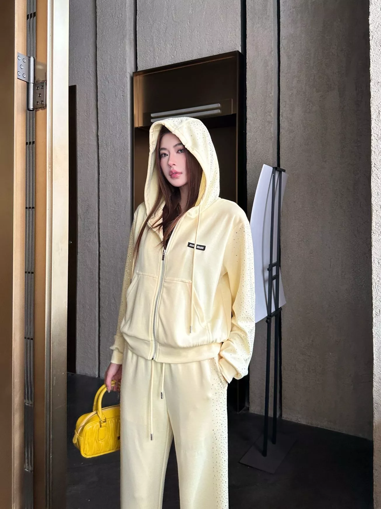 미우미우 큐빅 장식 와이드 팬츠 상세 이미지 14