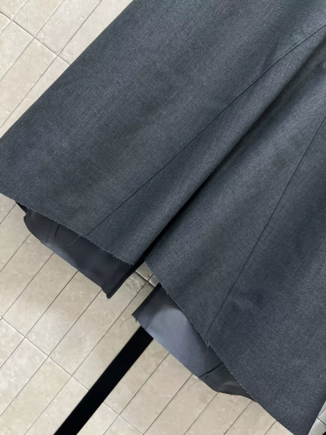 프라다 불규칙 밑단 정장 스커트 상세 이미지 3