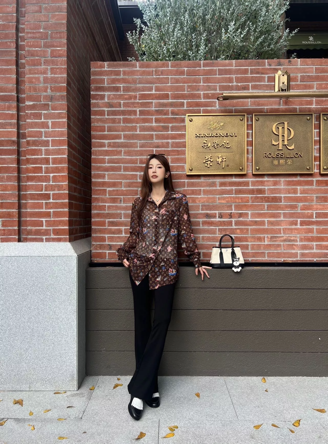 루이비통 모노그램 프린트 카툰 포인트 셔츠 상세 이미지 13