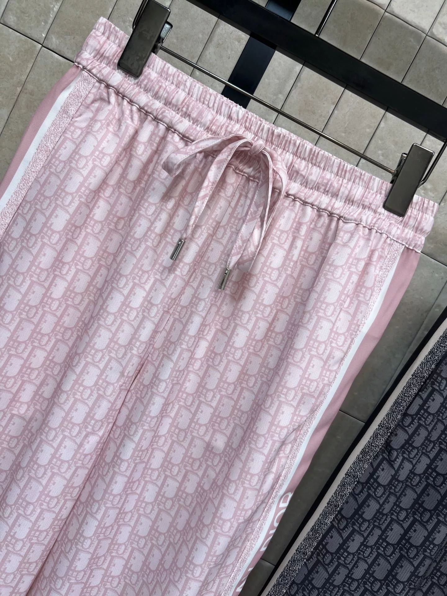 디올 로고 와이드 밴딩 팬츠 상세 이미지 2