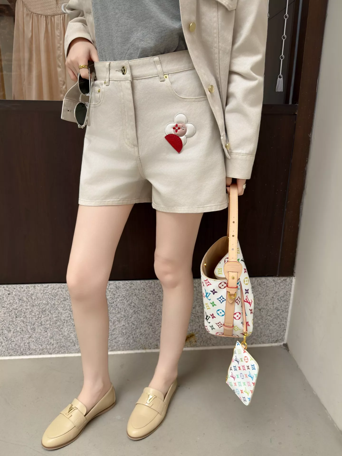 로에베 화이트 자수 데님 쇼츠 상세 이미지 18