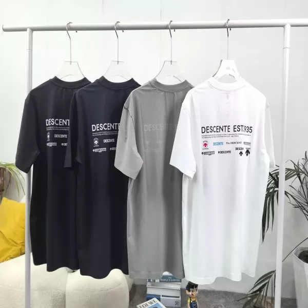 데상트 남성 레터링 기능성 반팔 티셔츠