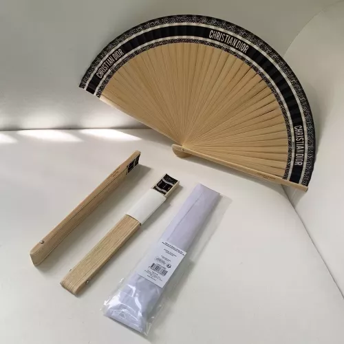 디올 여름 한정 접이식 부채