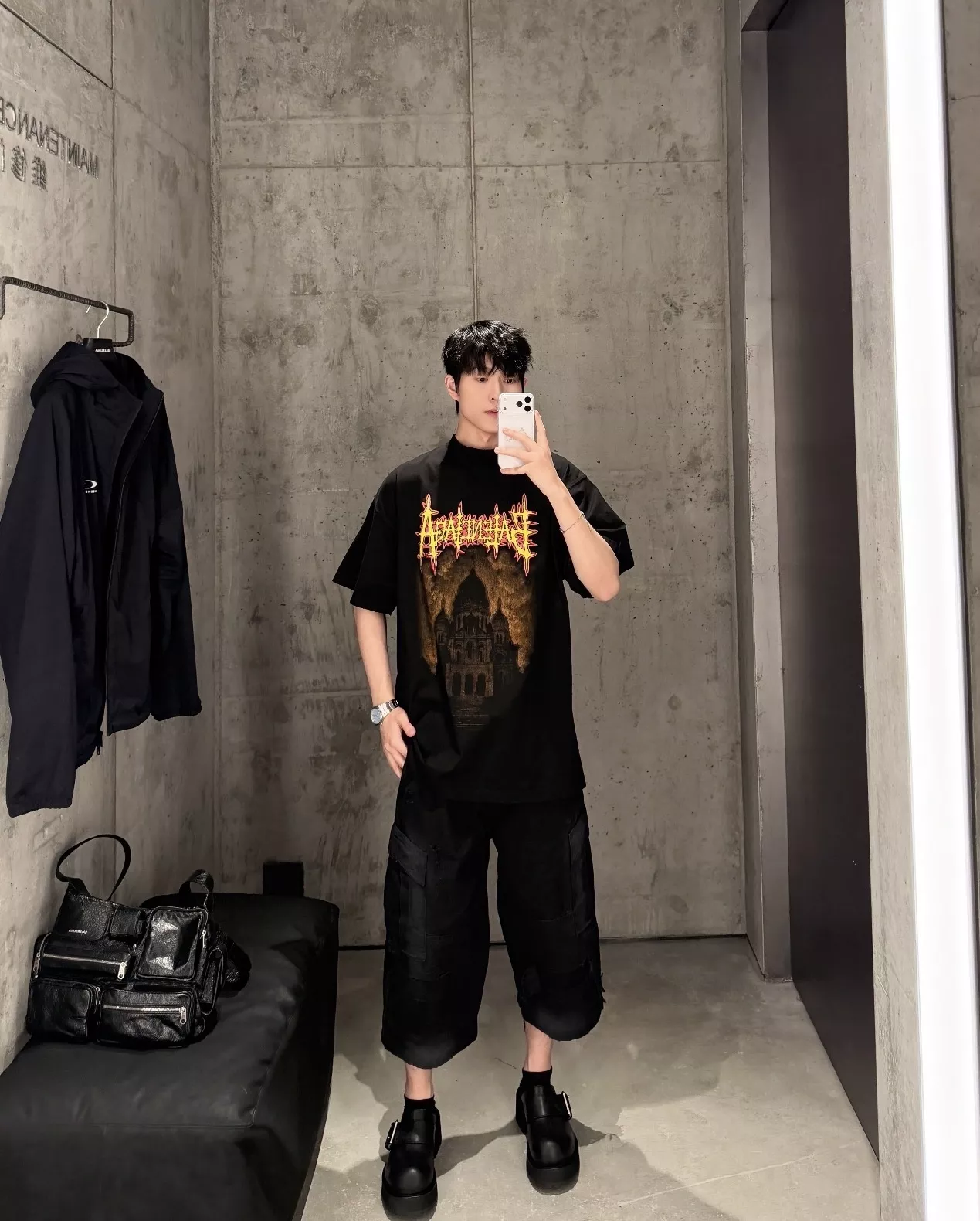 발렌시아가 빈티지 그래픽 프린트 반팔 티셔츠 상세 이미지 25