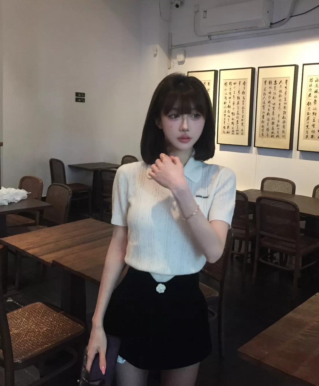 미우미우 로고 포인트 카라 반소매 니트 상세 이미지 25