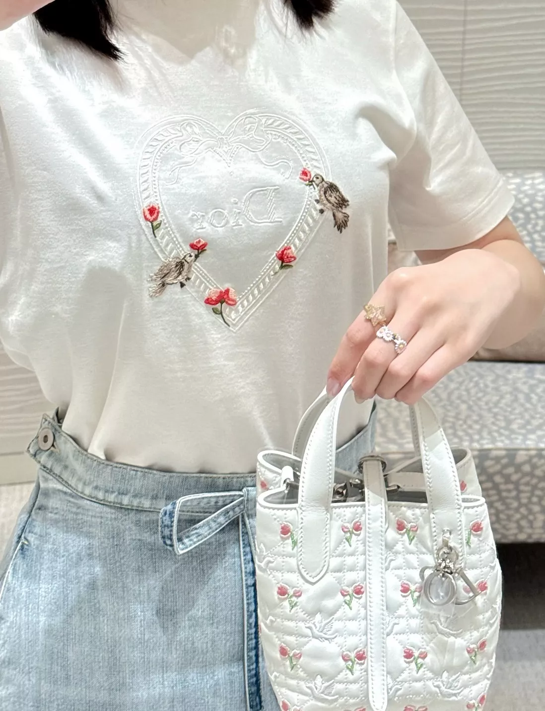 디올 하트 플라워 버드 자수 반소매 탑 상세 이미지 8