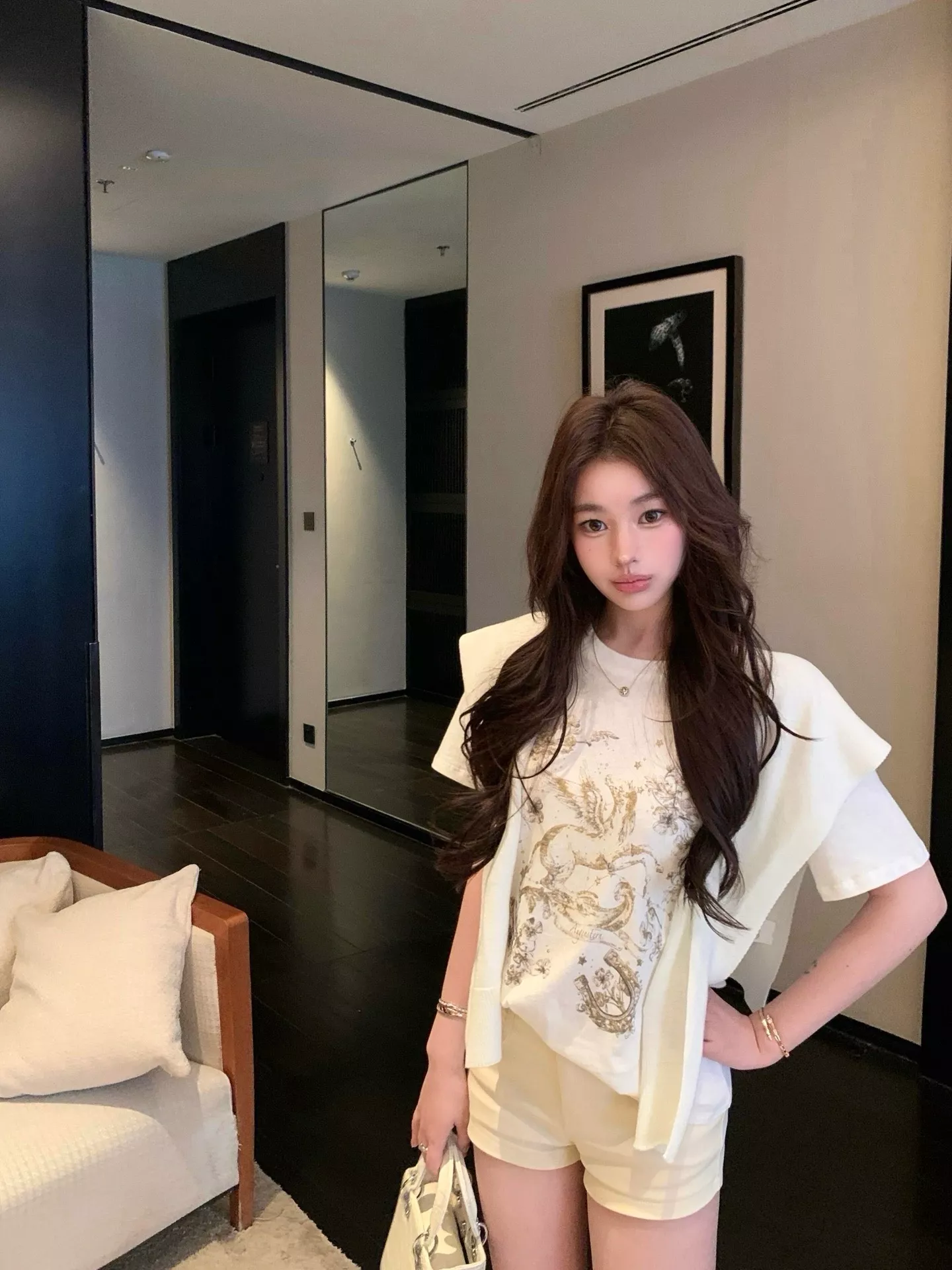 디올 금장 페가수스 프린트 반소매 티셔츠 상세 이미지 18
