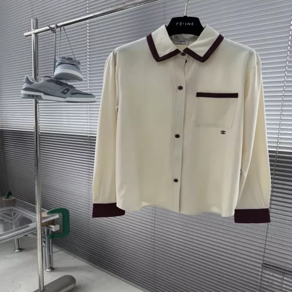 샤넬 배색 카라 버튼 프린트 셔츠