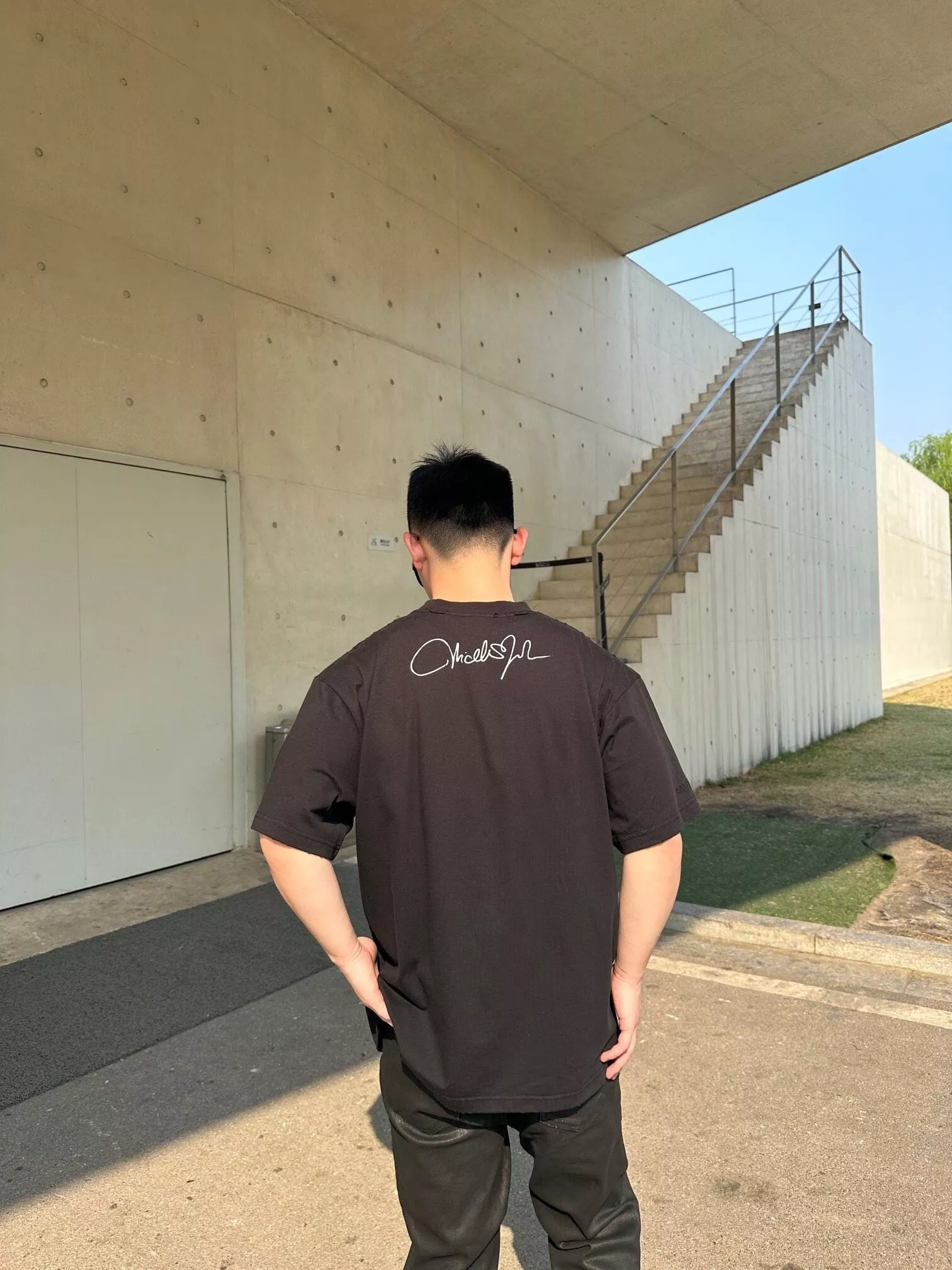 발렌시아가 인물 프린트 반소매 티셔츠 상세 이미지 15