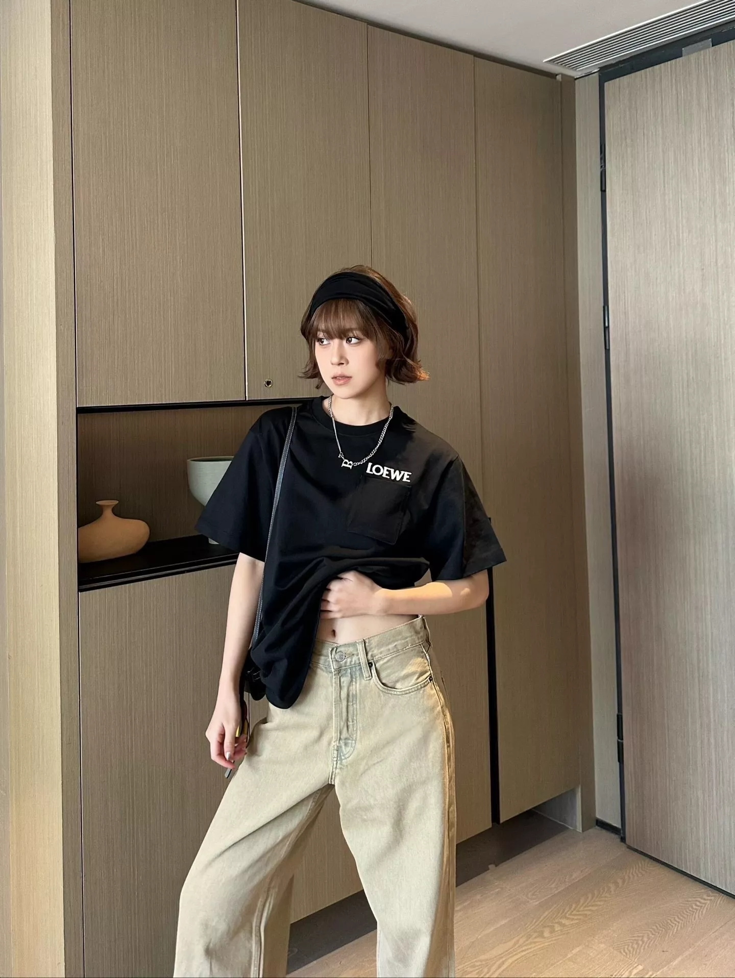 로에베 포켓 자수 로고 반소매 티셔츠 상세 이미지 25