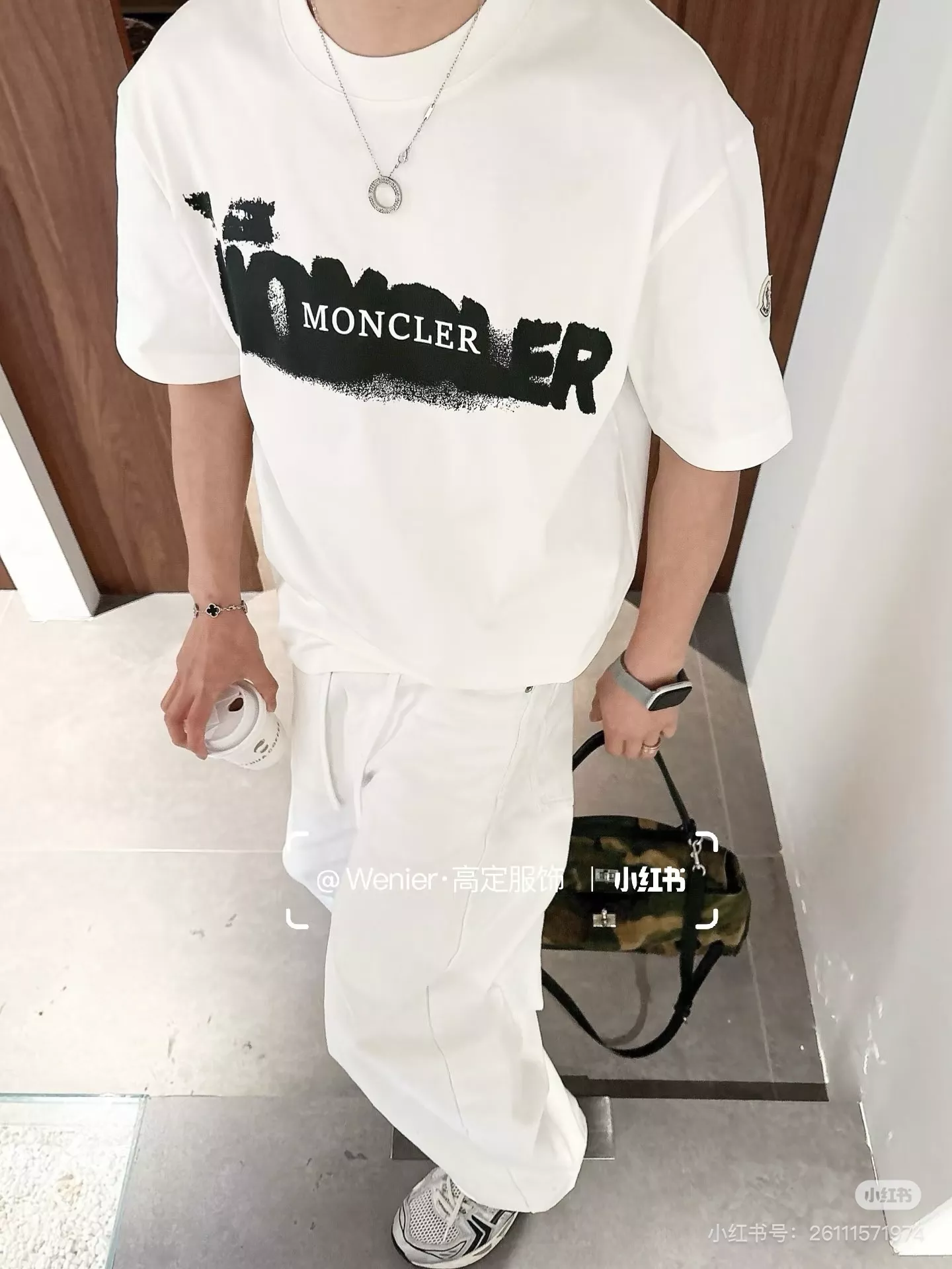 몽클레어 잉크 레터링 프린트 반소매 티셔츠 상세 이미지 11