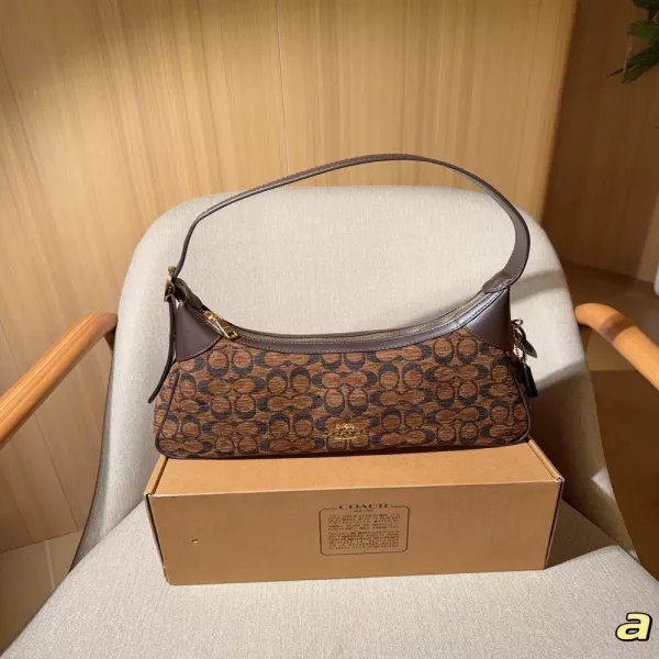 코치 엘라 바게트 숄더백