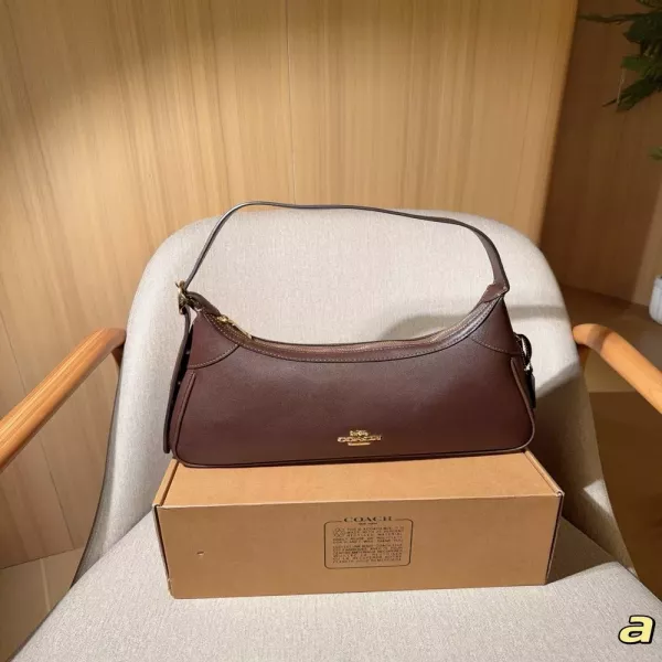 코치 엘라 바게트 숄더백