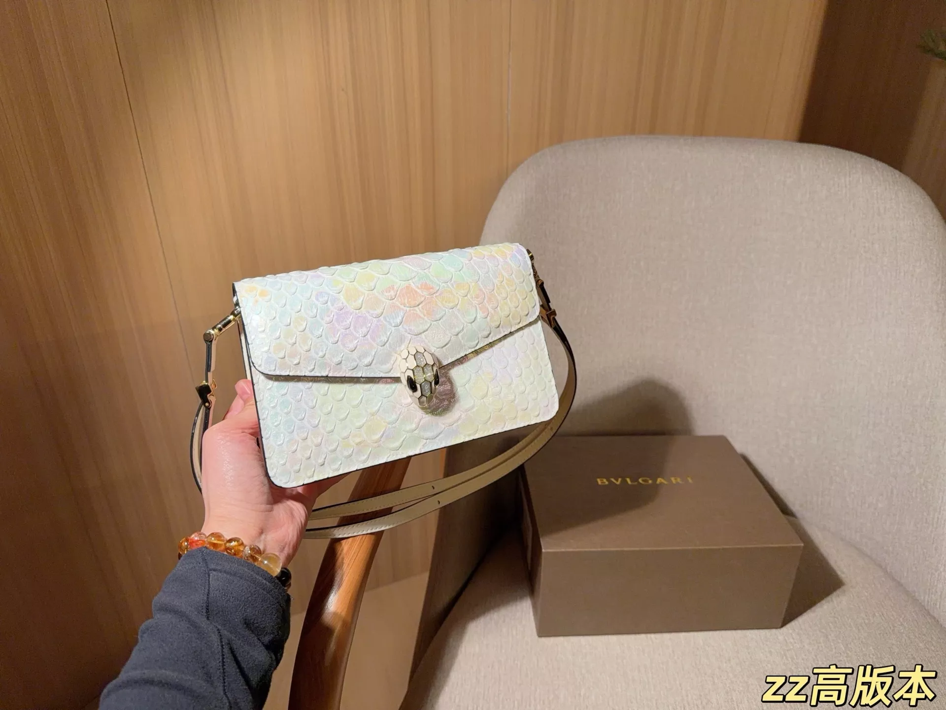 불가리 세르펜티 바이퍼 탑핸들백 상세 이미지 12