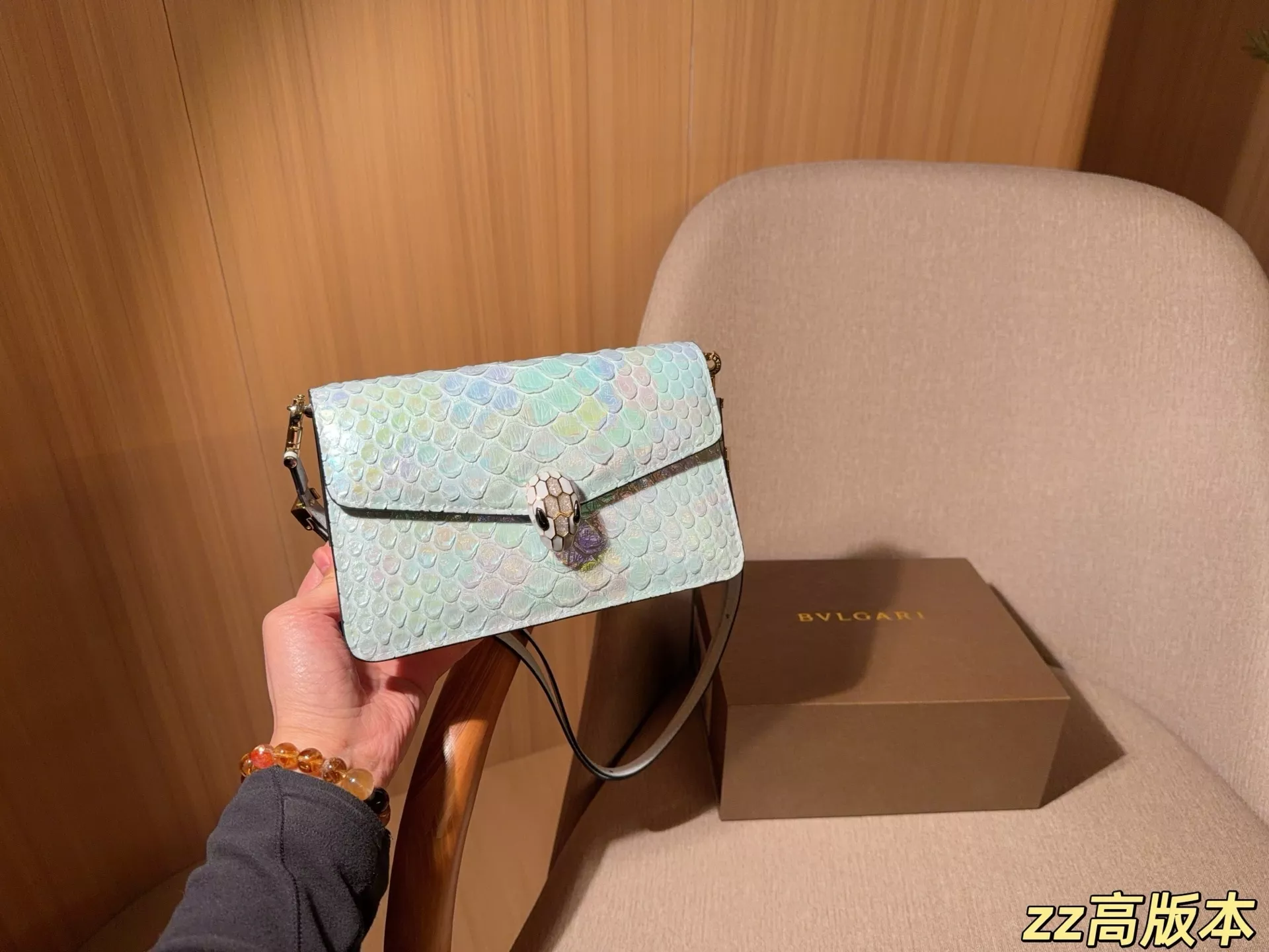 불가리 세르펜티 바이퍼 탑핸들백 상세 이미지 15