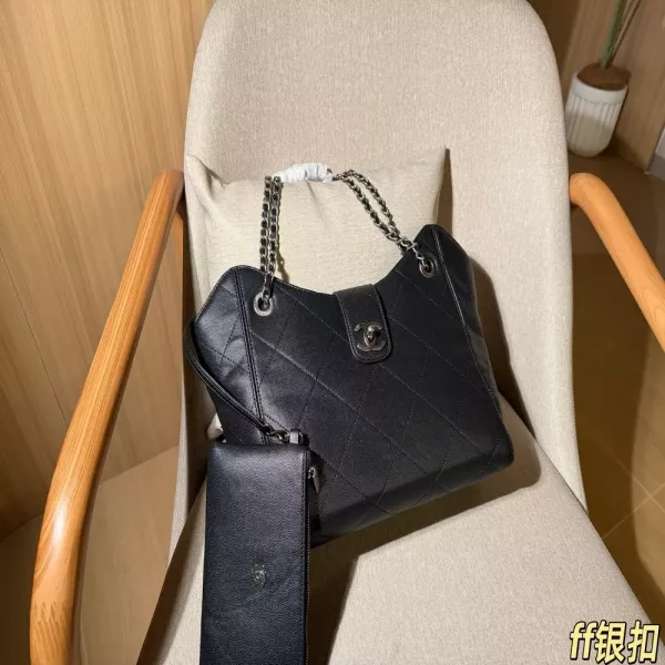 샤넬 퀼팅 체인 호보백