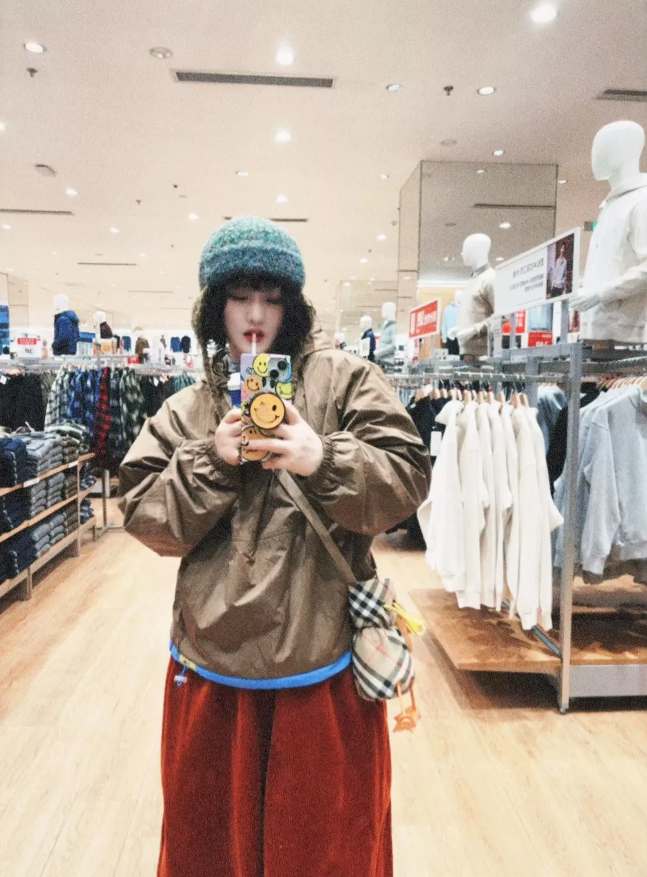 버버리 워터버드 체크 나일론 보틀백 상세 이미지 40