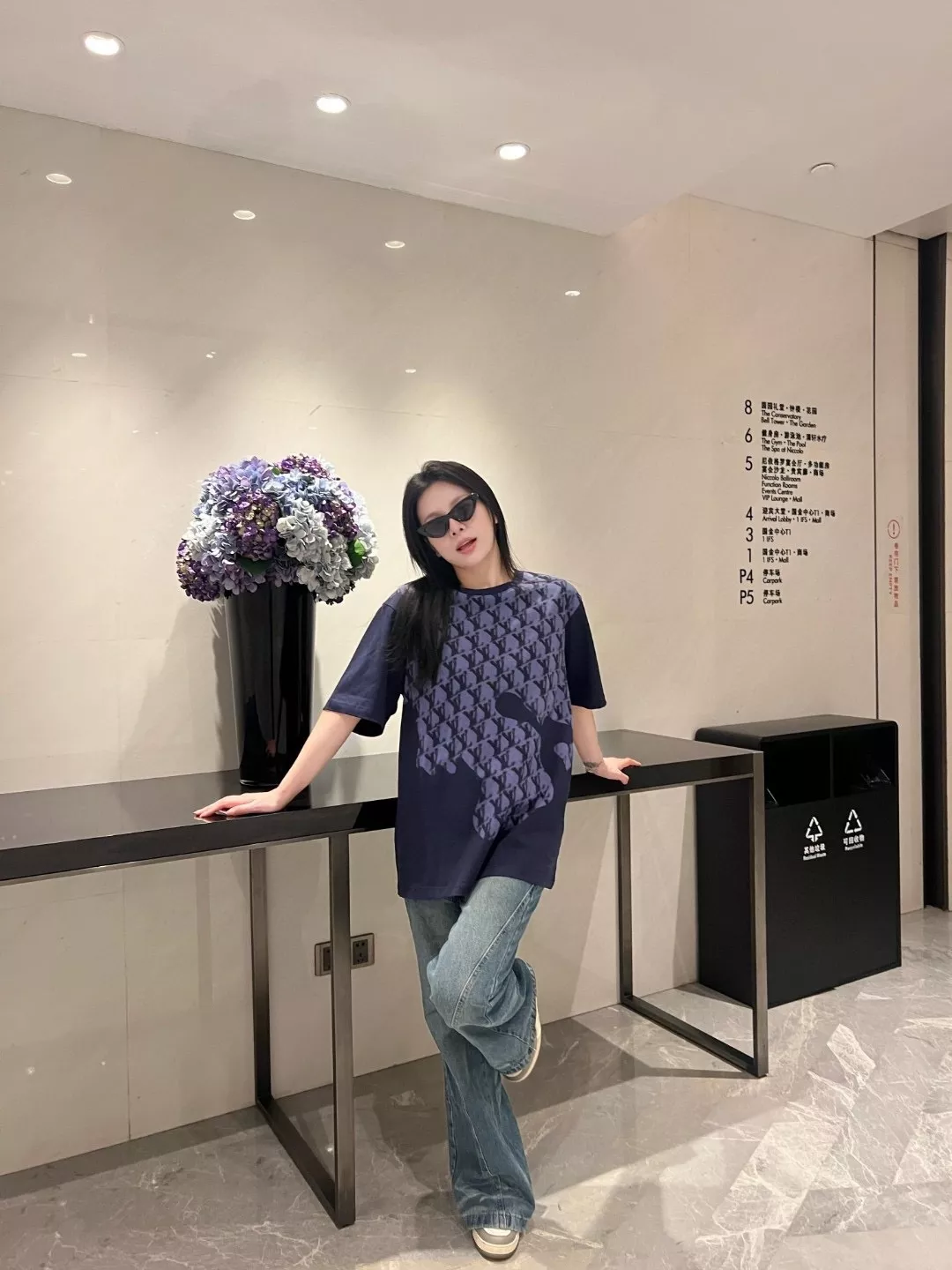 루이비통 모노그램 맵 프린트 블루 반소매 상세 이미지 11