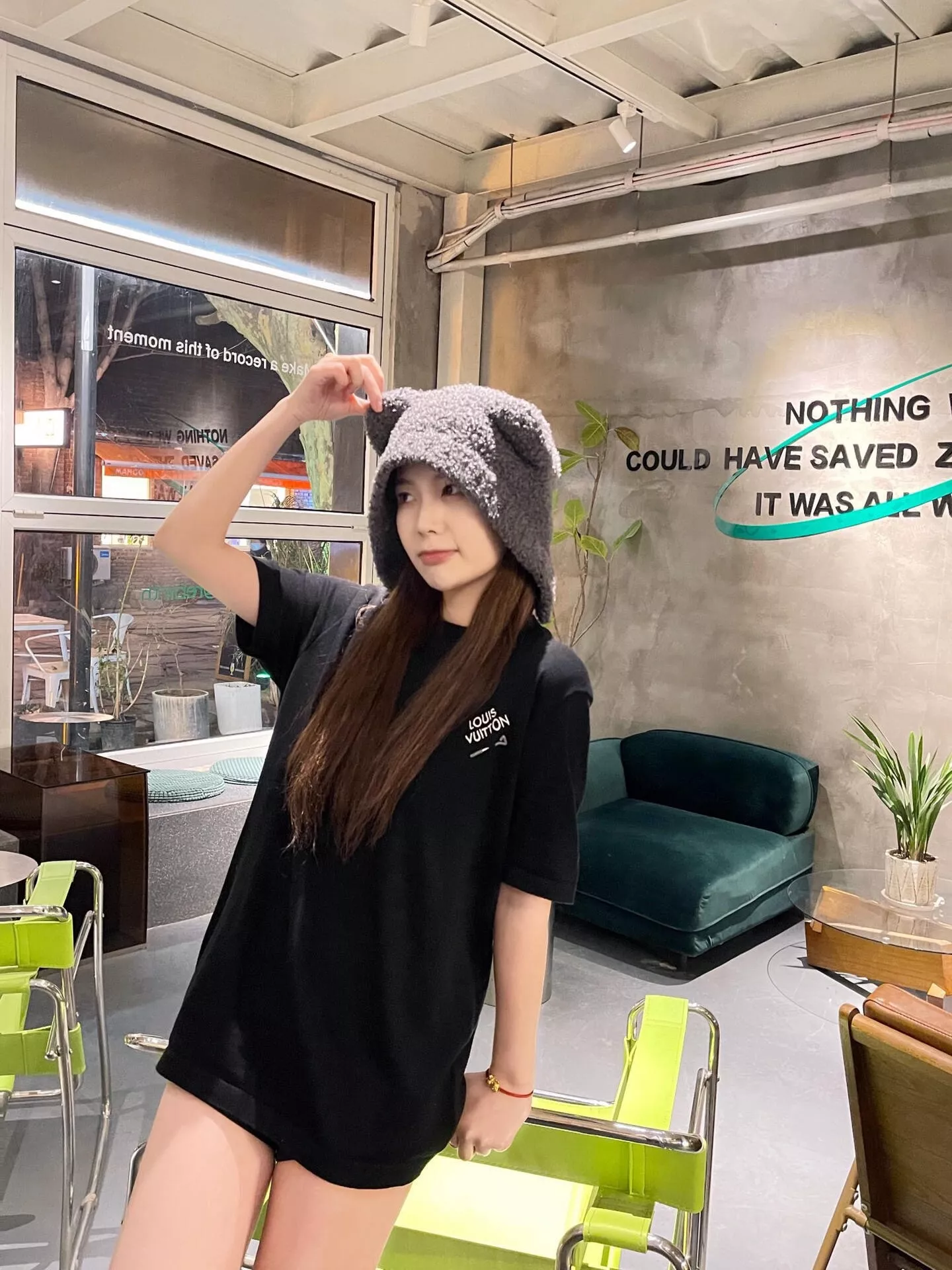 루이비통 레터 자수 브로치 니트 반팔 상세 이미지 13