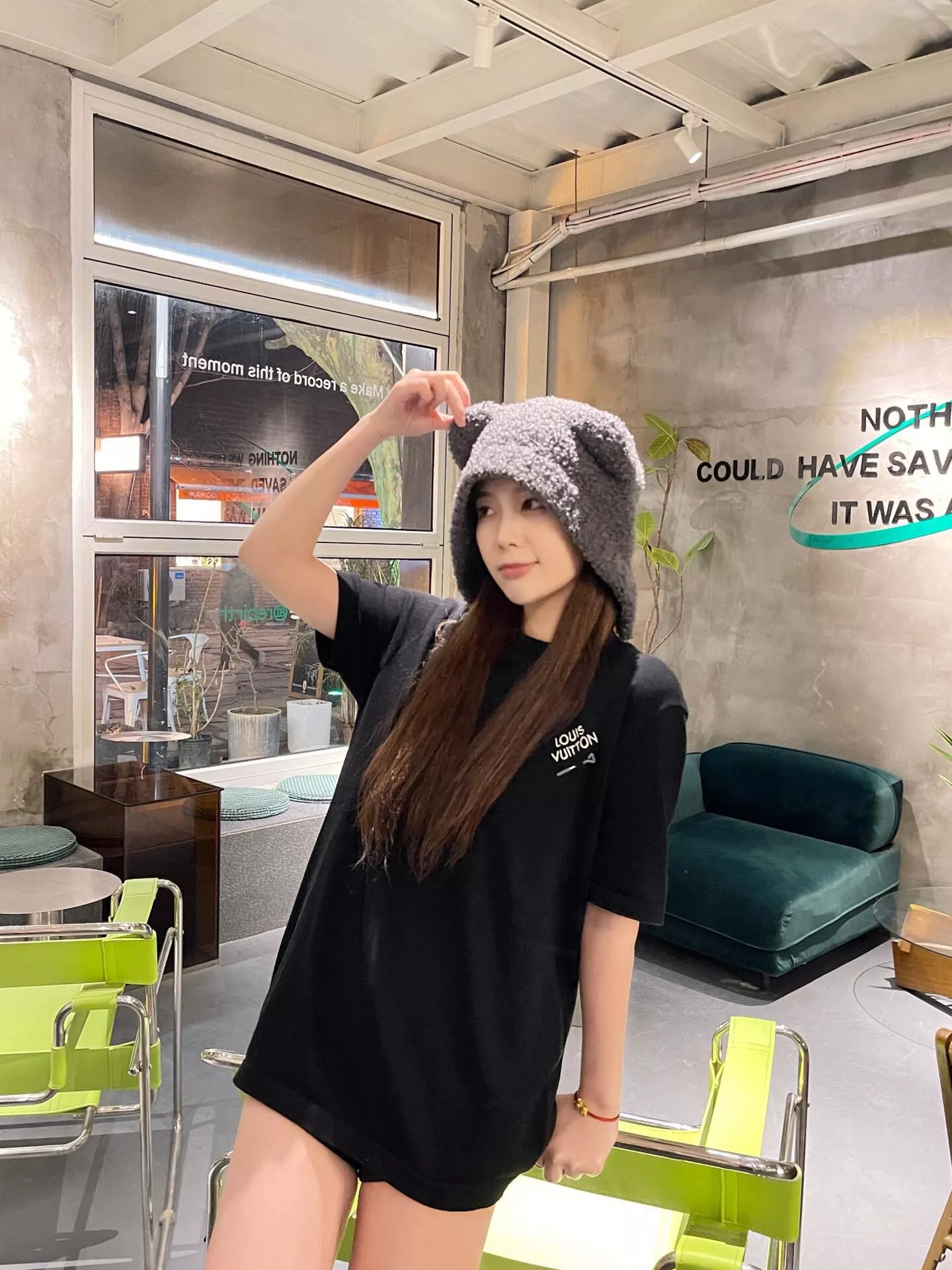 루이비통 레터 자수 브로치 니트 반팔 상세 이미지 14