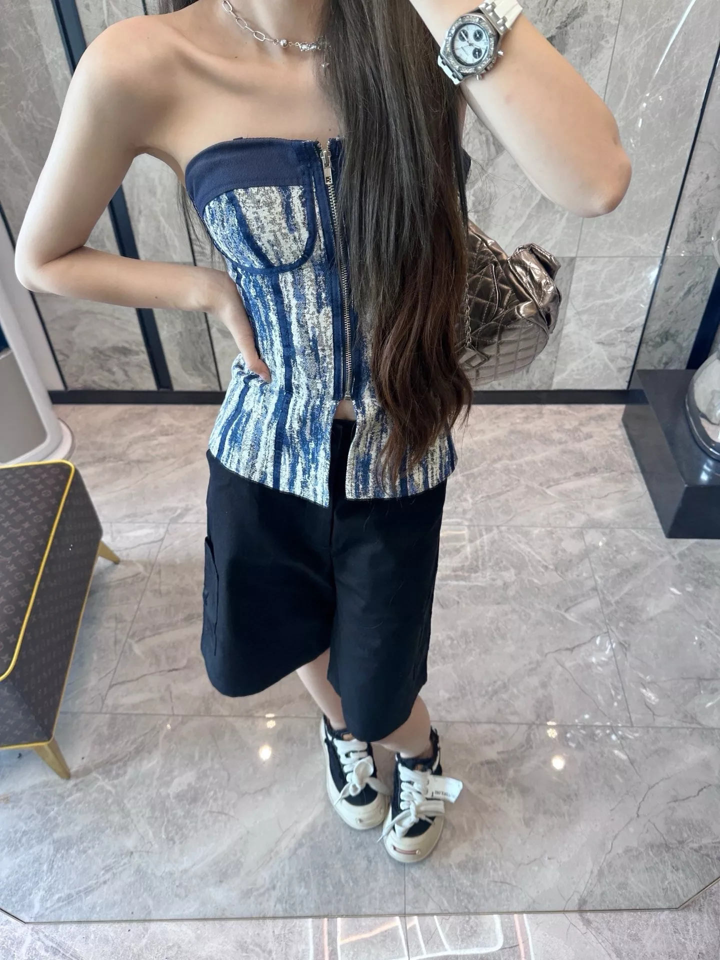 루이비통 포켓 플로킹 모노그램 패치 쇼츠 상세 이미지 16