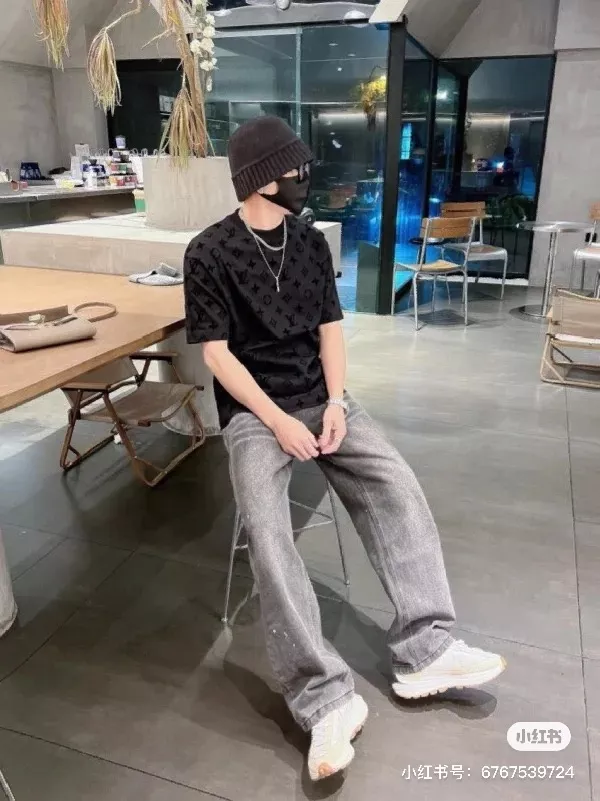 루이비통 올오버 모노그램 플로킹 반소매 상세 이미지 18