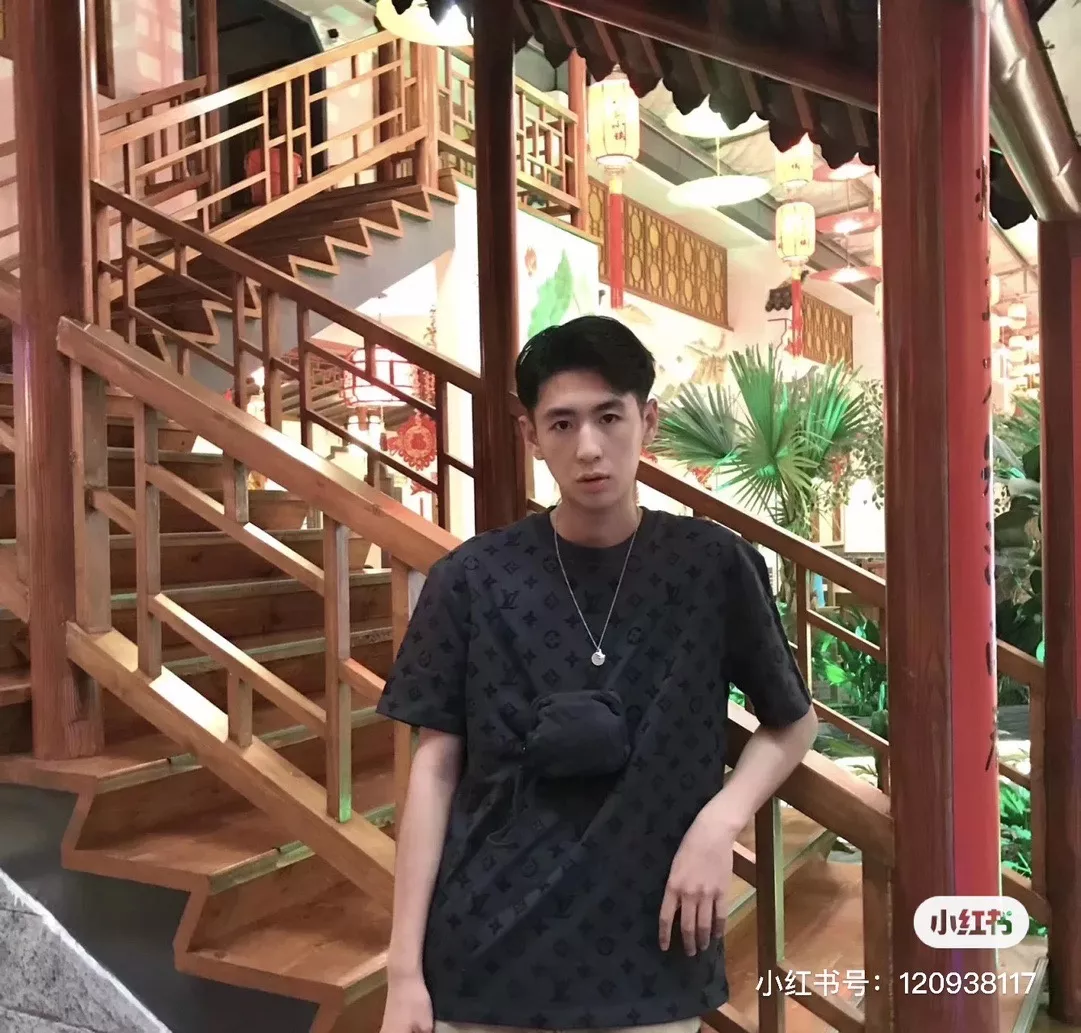 루이비통 올오버 모노그램 플로킹 반소매 상세 이미지 15
