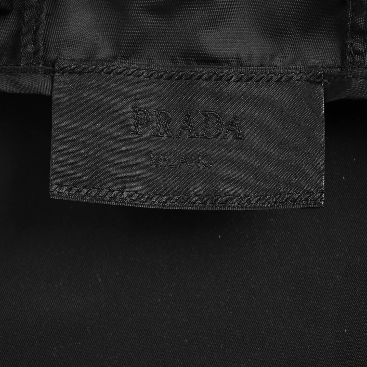 프라다 리사이클 나일론 지퍼 포켓 후드 아우터 상세 이미지 5