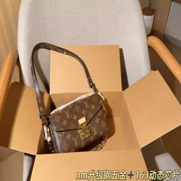 루이비통 모노그램 플랩 미니 백