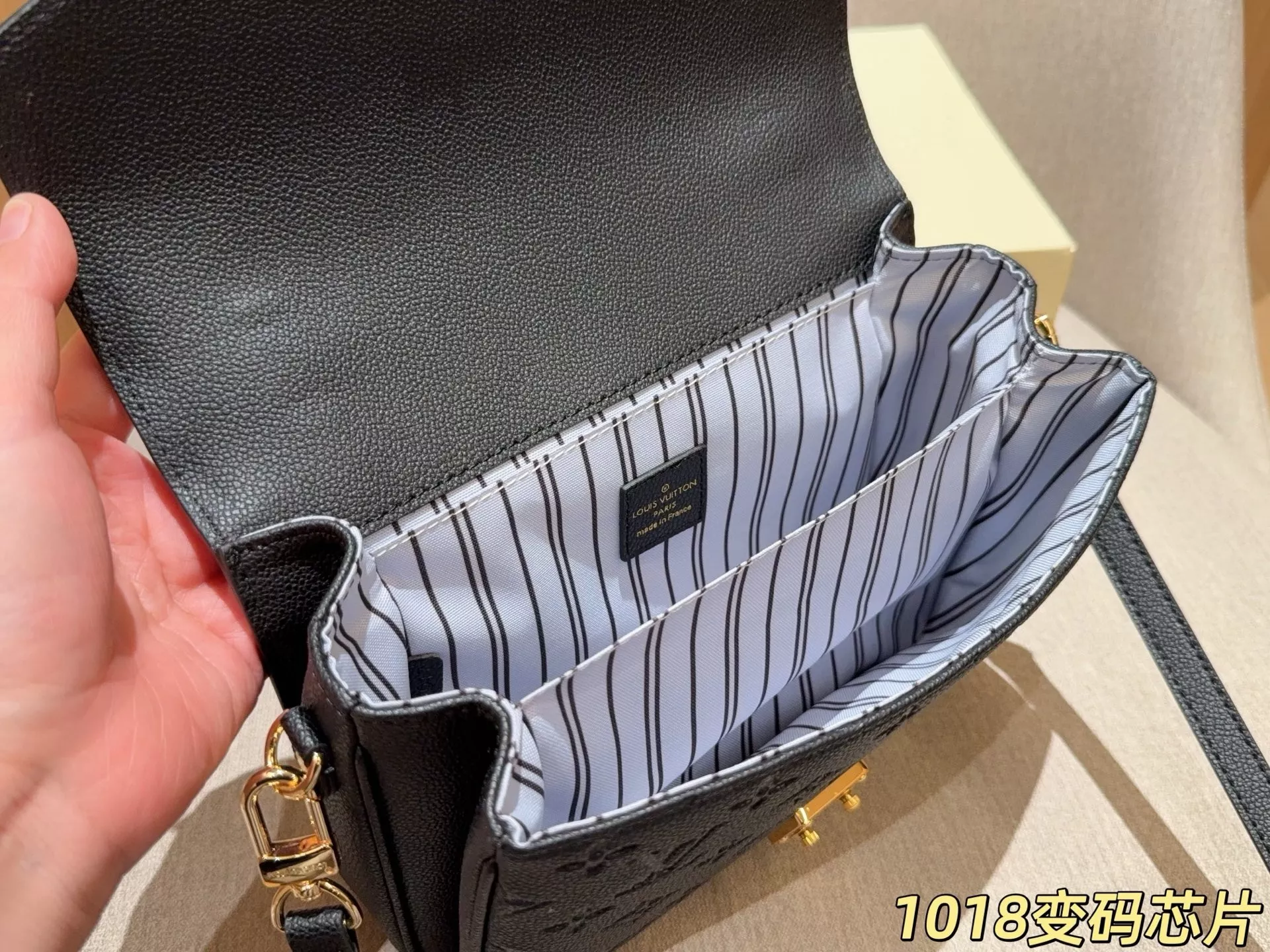 루이비통 엠보 모노그램 플랩 백 상세 이미지 9
