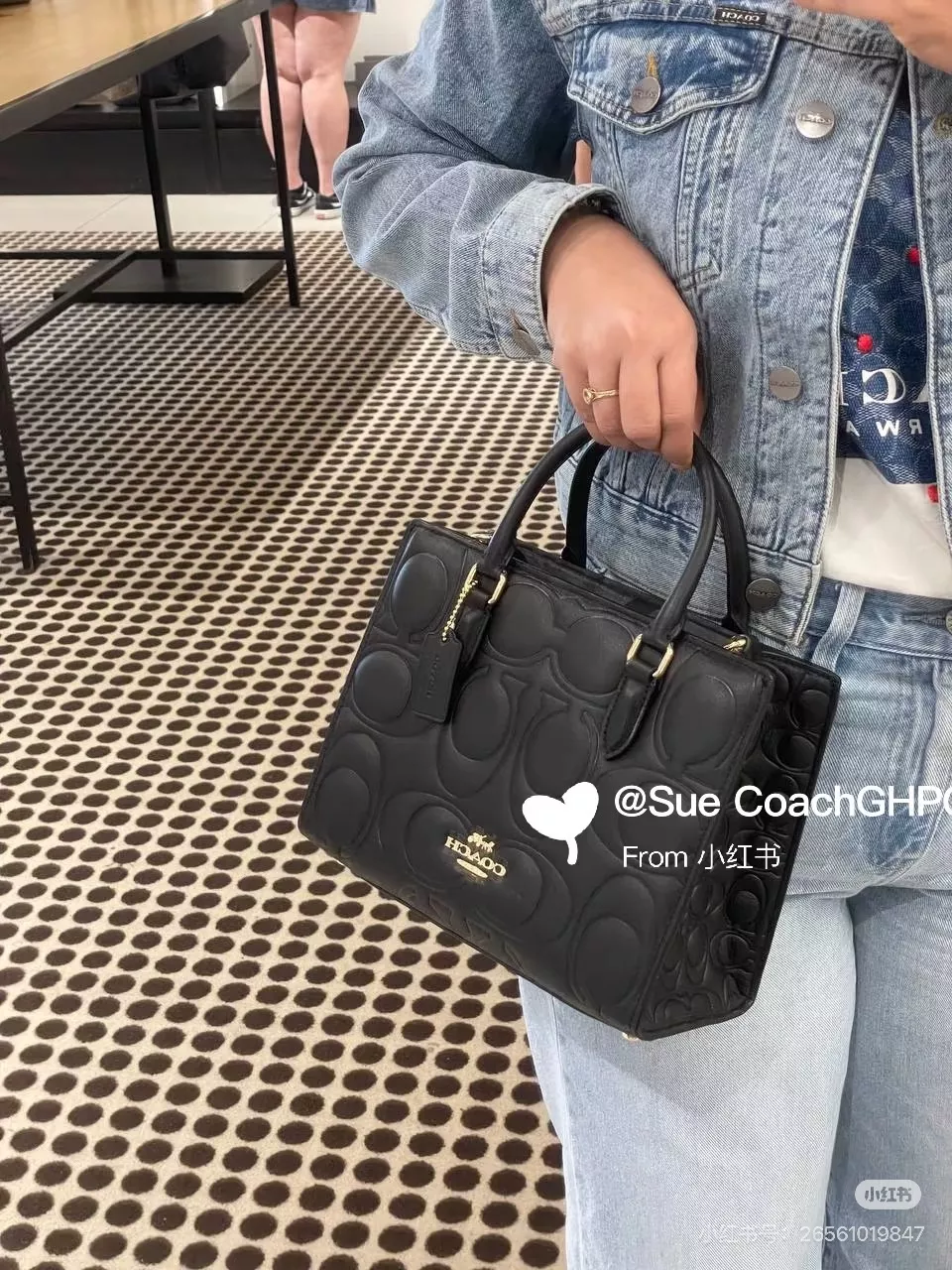 코치 엠보 로고 체인 장식 토트백 상세 이미지 12