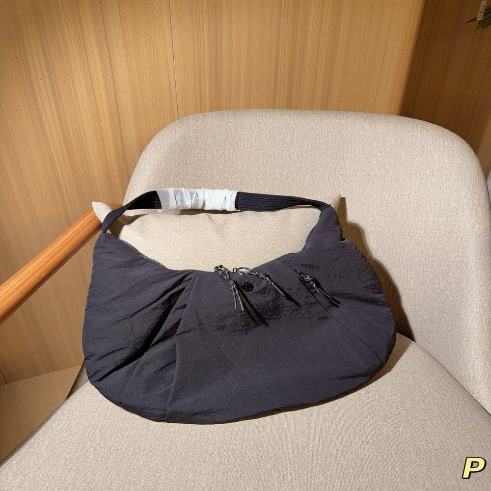 룰루레몬 반달 쉐이프 언더암 백