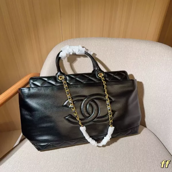 샤넬 블랙 자수 로고 핸드백