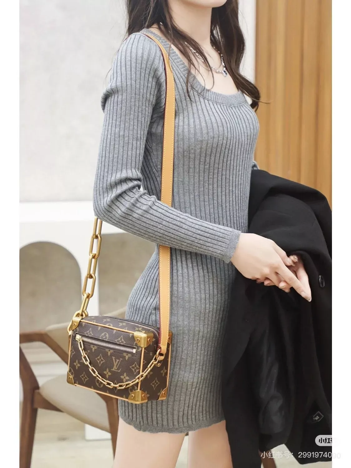 루이비통 클래식 소프트 트렁크 체인백 상세 이미지 22
