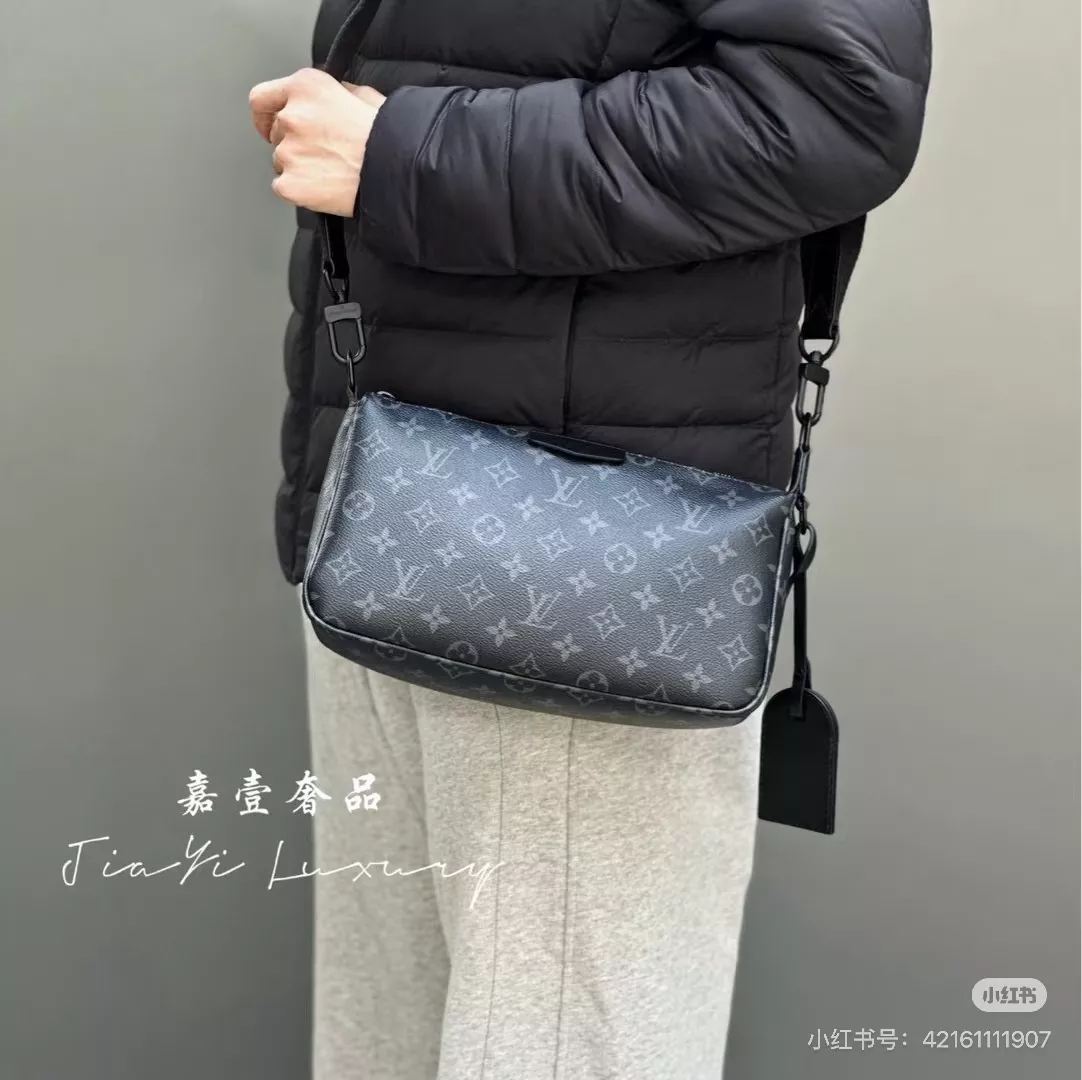 루이비통 아웃도어 라인 우편가방 스타일 백 상세 이미지 12
