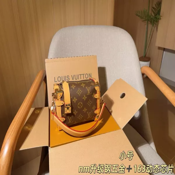 루이비통 모노그램 소프트 트렁크 체인백