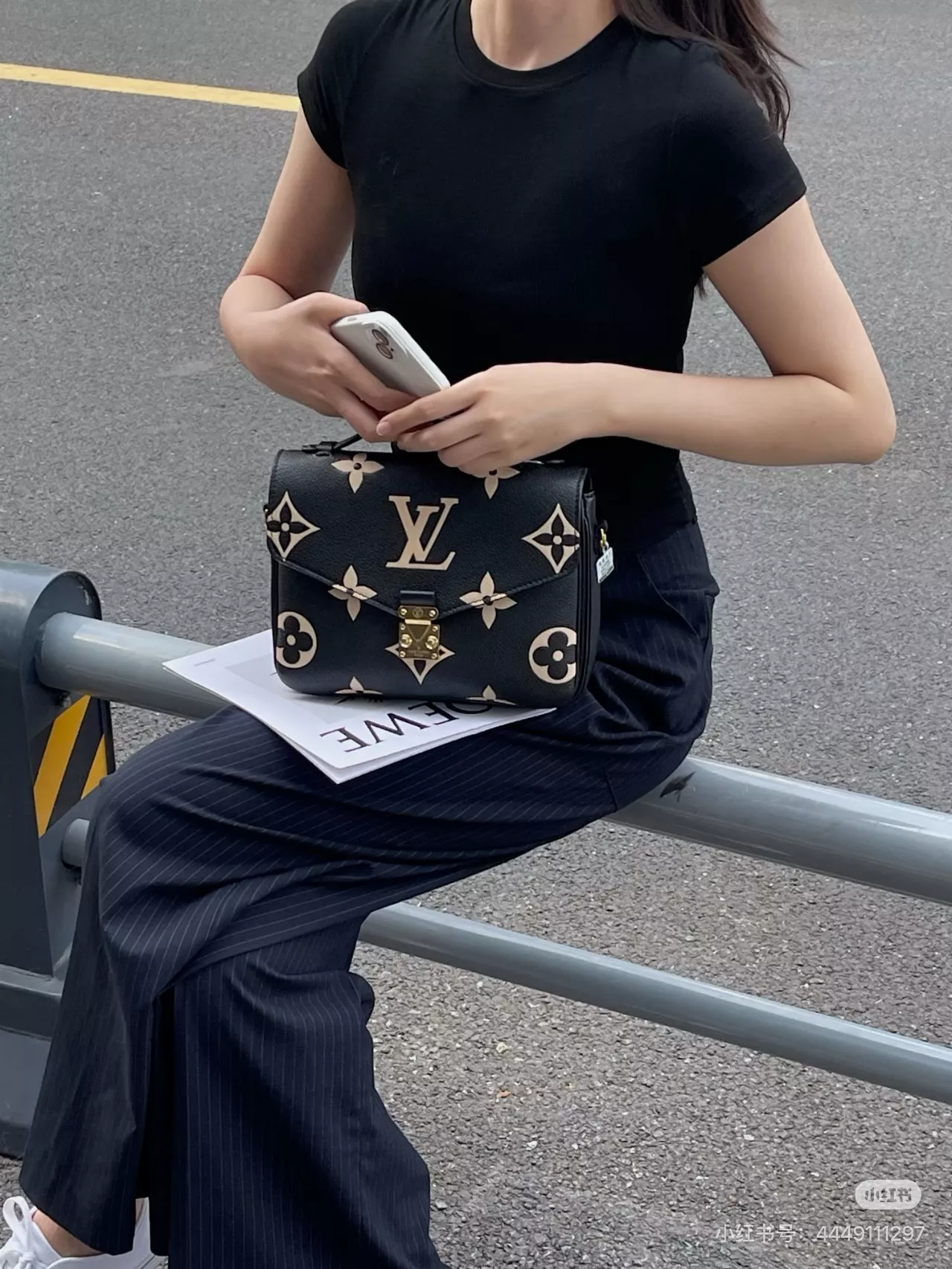 루이비통 엠보싱 모노그램 메티스 숄더백 상세 이미지 20