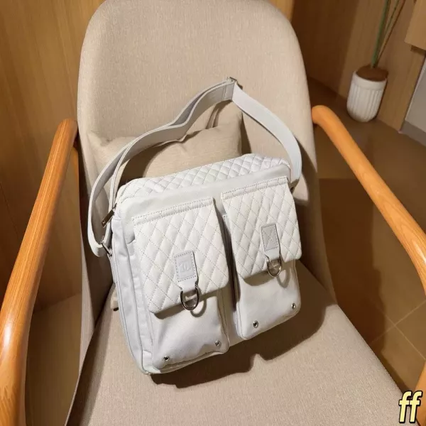 샤넬 빈티지 퀼팅 더블 포켓 플랩백
