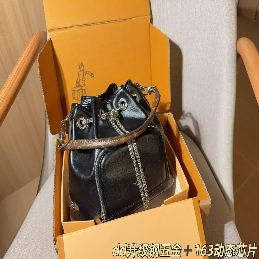 루이비통 블랙 버킷 체인백