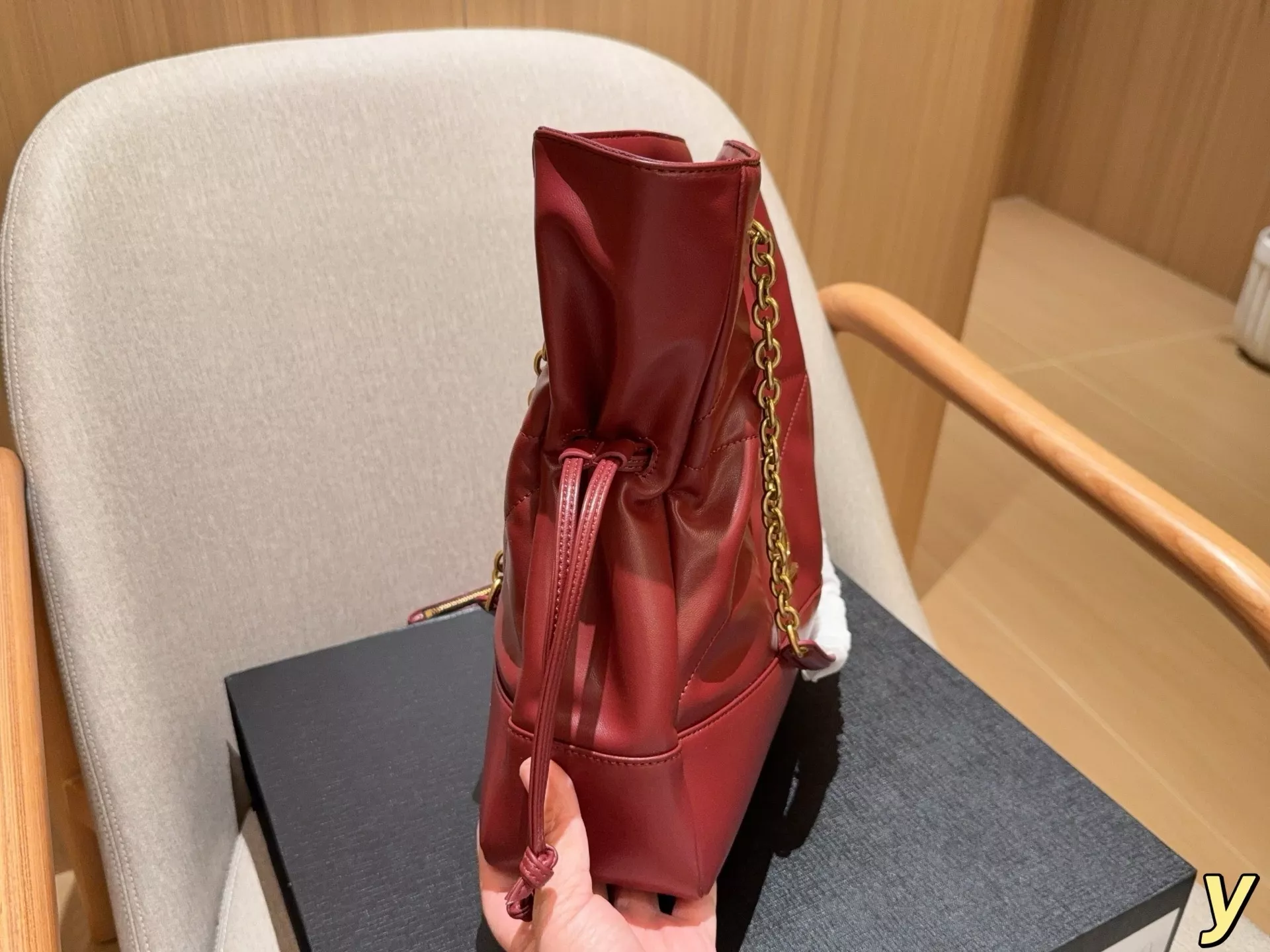 입생로랑 퀼팅 체인 쇼핑백 상세 이미지 14