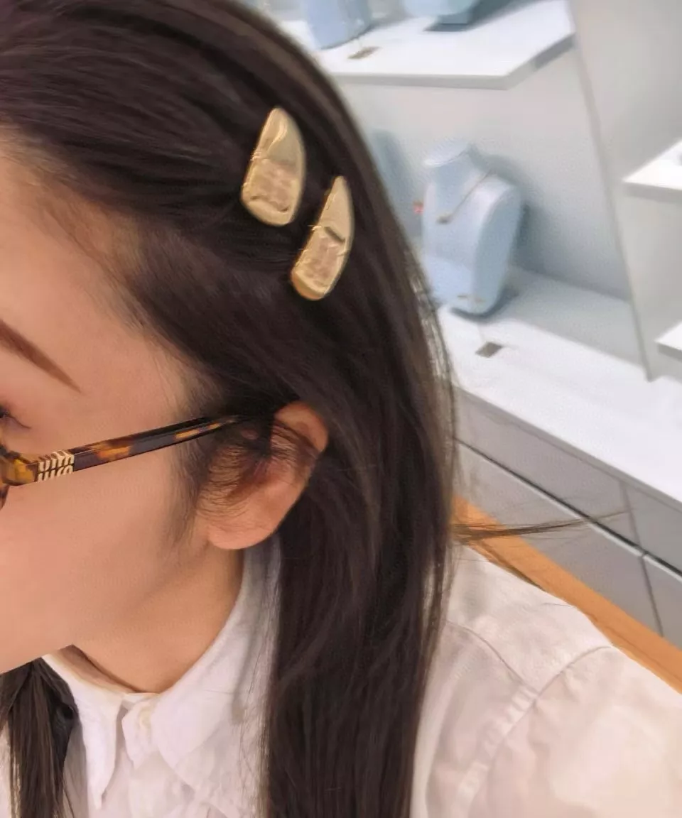미우미우 에나멜 로고 헤어핀 세트 상세 이미지 9