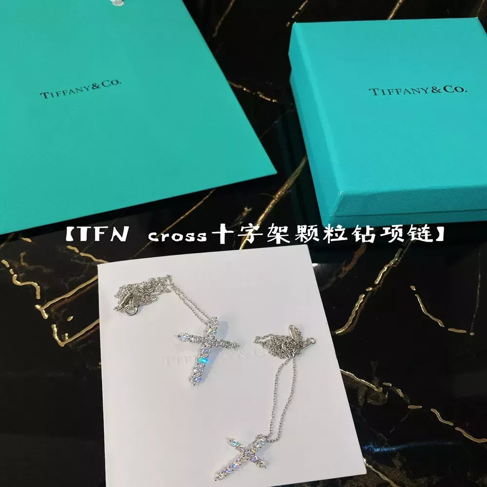 티파니앤코 십자가 다이아 장식 체인 목걸이