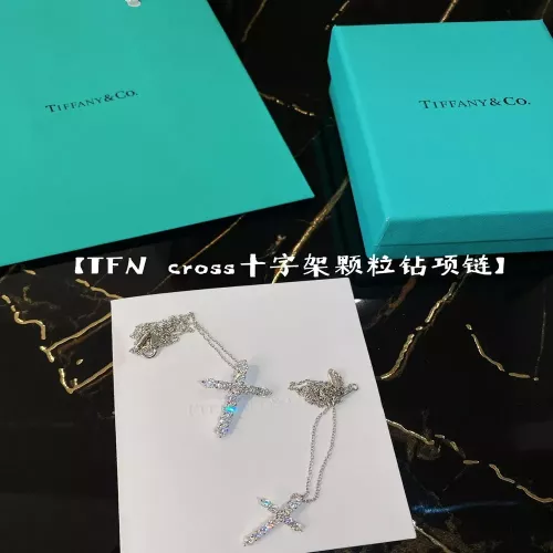 티파니앤코 십자가 다이아 장식 체인 목걸이