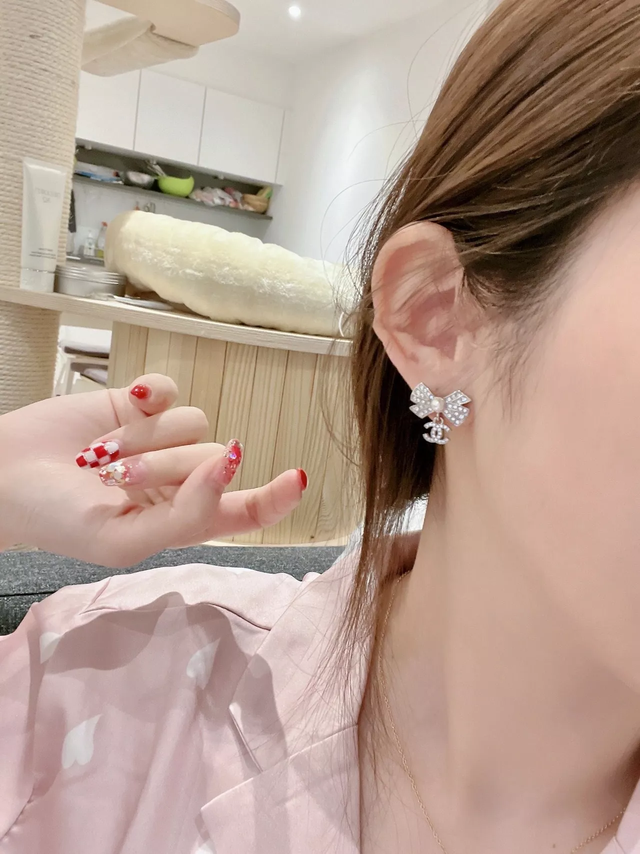 샤넬 진주 리본 로고 이어링 상세 이미지 10