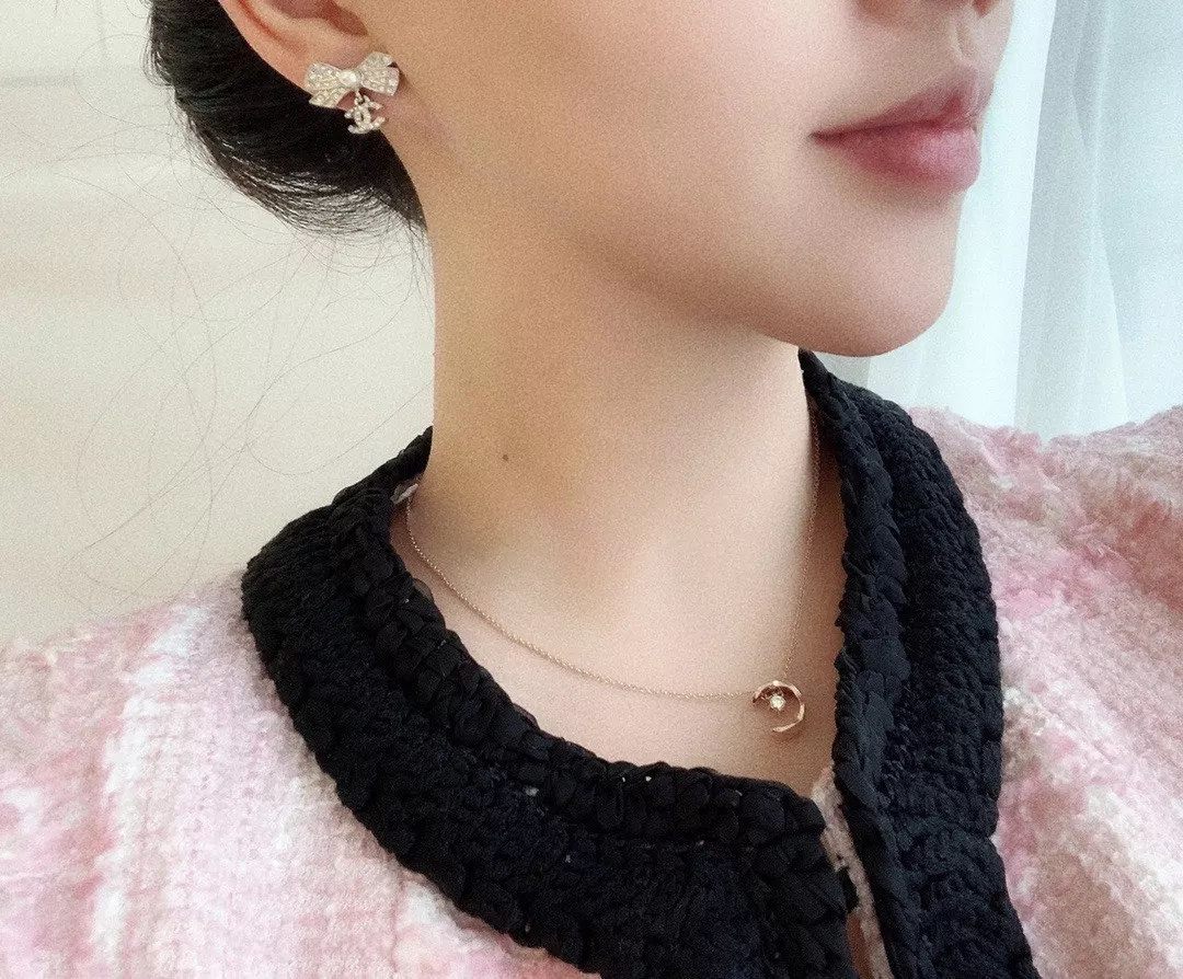 샤넬 진주 리본 로고 이어링 상세 이미지 12