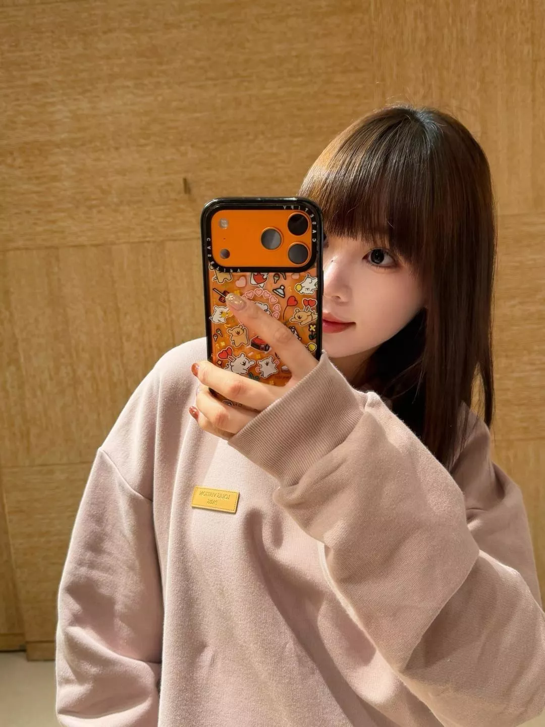 루이비통 가죽 로고 패치 원형넥 맨투맨 상세 이미지 15